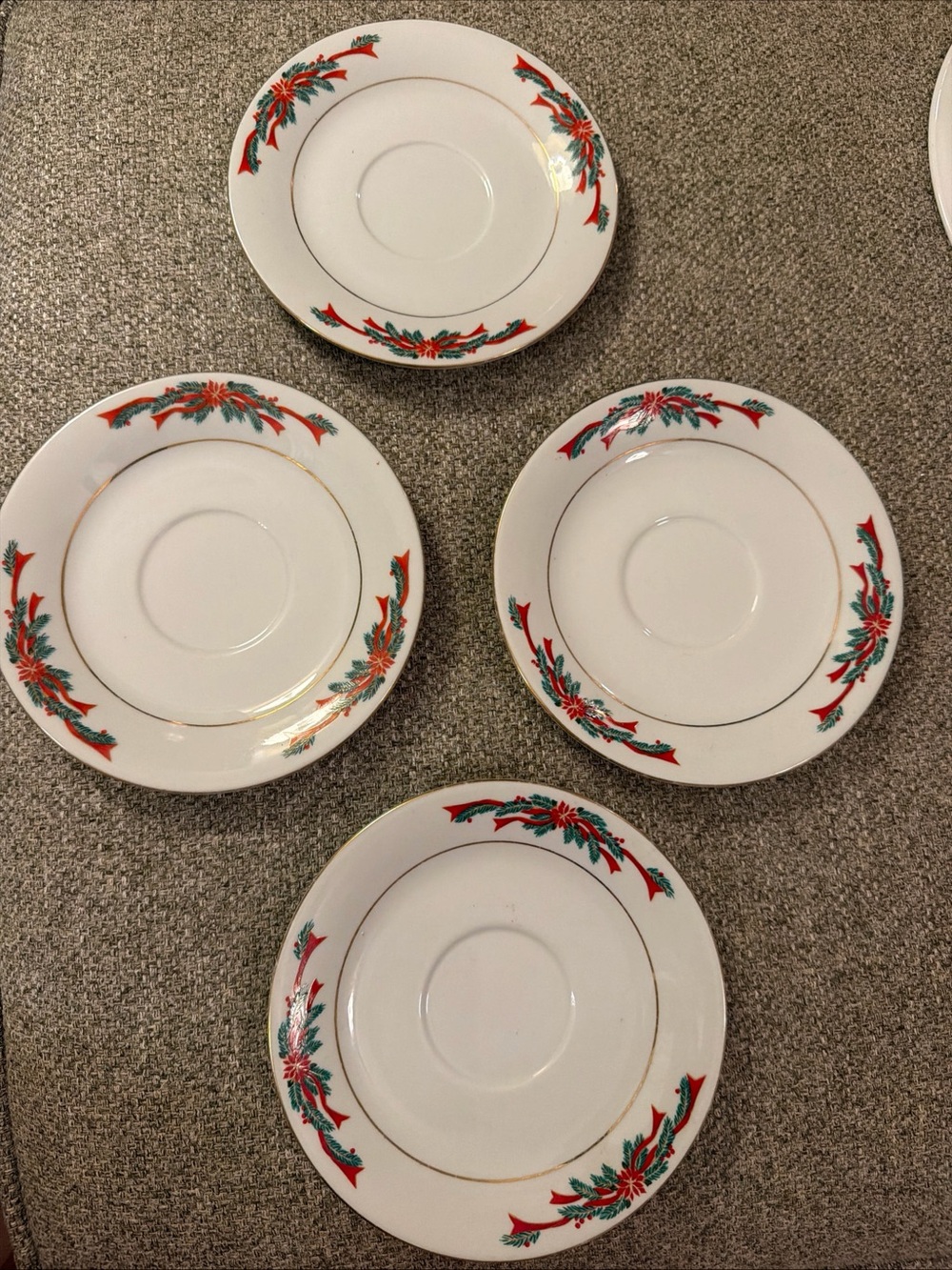 Poinsettia & Ribbons Saucer Plates manufactured by Fairfield and Tienshan Set 4